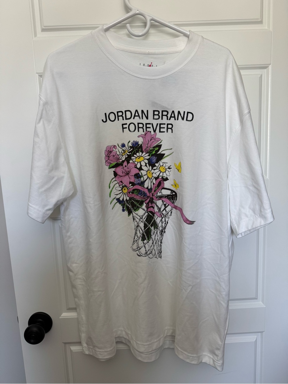 NWT Air Jordan 100% Cotton Oversized T-Shirt with Floral Graphic, White, Size M